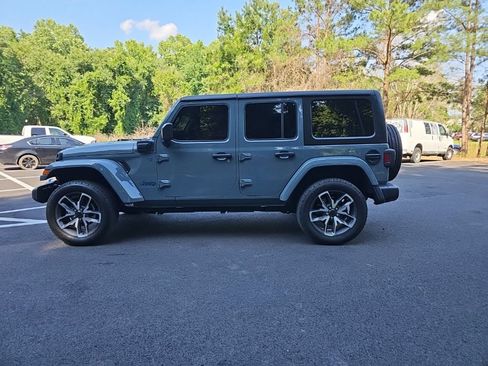 Used 2024 Jeep Wrangler Unlimited w/ Convenience Group AWD/4WD image 8