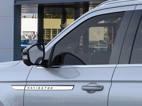 New 2026 Lincoln Navigator Premiere AWD/4WD image 22