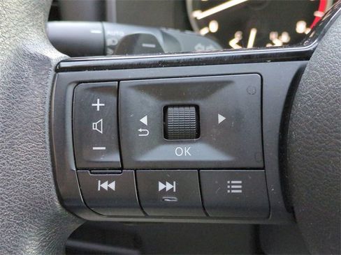 Used 2023 Nissan Rogue SV image 23