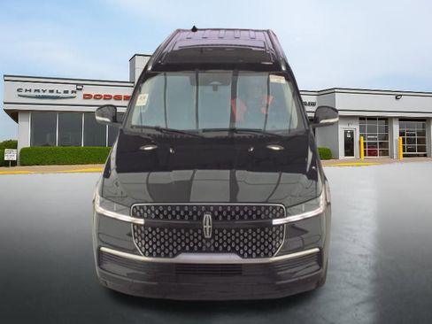 Used 2025 Lincoln Navigator L Reserve image 3