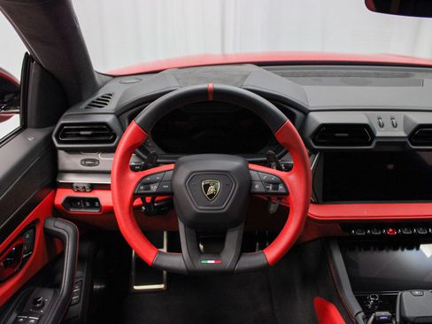 Used 2025 Lamborghini Urus SE image 23