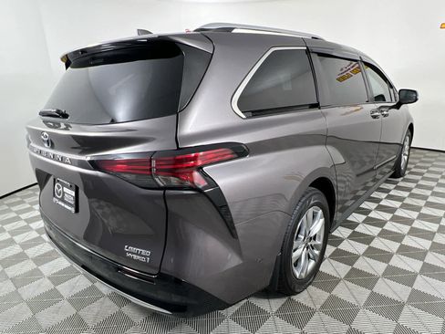 Used 2022 Toyota Sienna Limited FWD image 7