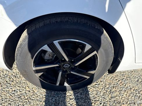 Used 2025 Nissan Sentra SV FWD image 11