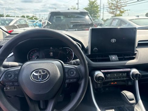 Used 2025 Toyota RAV4 XLE AWD/4WD image 14