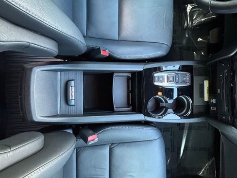 Used 2022 Honda Pilot Touring image 17