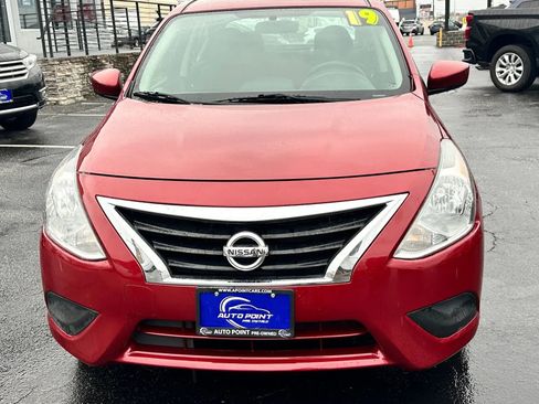 Used 2019 Nissan Versa SV image 2