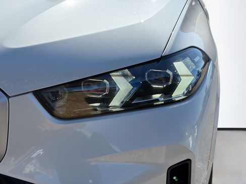 Used 2026 BMW X5 sDrive40i image 9