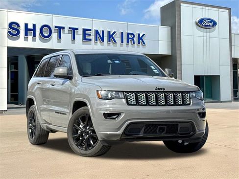 Used 2021 Jeep Grand Cherokee Laredo X image 1