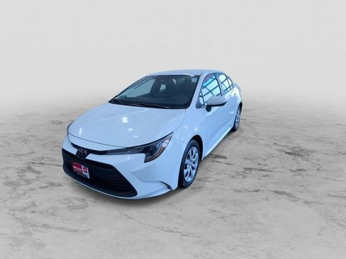 Used 2023 Toyota Corolla LE image 5