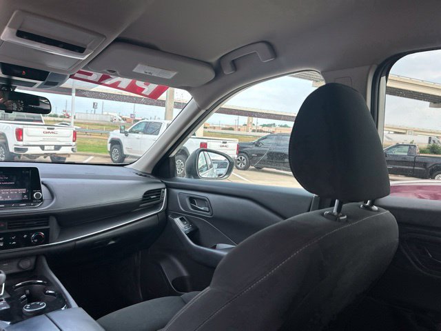 Used 2024 Nissan Rogue S AWD/4WD image 37
