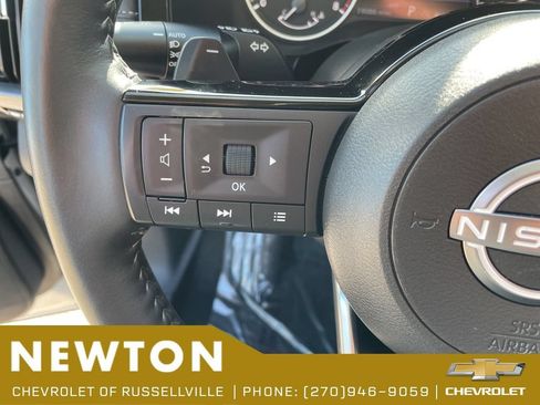 Used 2025 Nissan Pathfinder SL AWD/4WD image 14