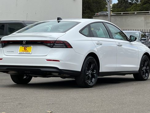 New 2025 Honda Accord SE image 4