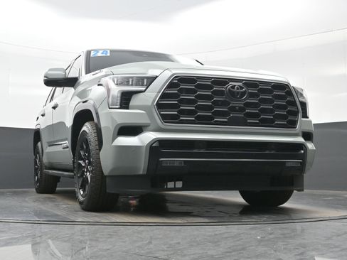 Used 2024 Toyota Sequoia Platinum image 34