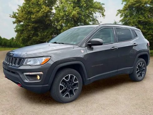 Used 2019 Jeep Compass Trailhawk AWD/4WD image 4
