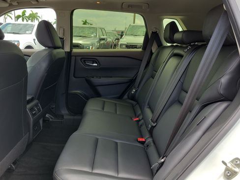 Used 2023 Nissan Rogue SL AWD/4WD image 12