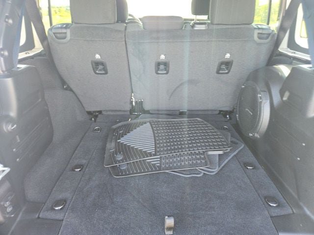 Used 2021 Jeep Wrangler Unlimited Sahara AWD/4WD image 6