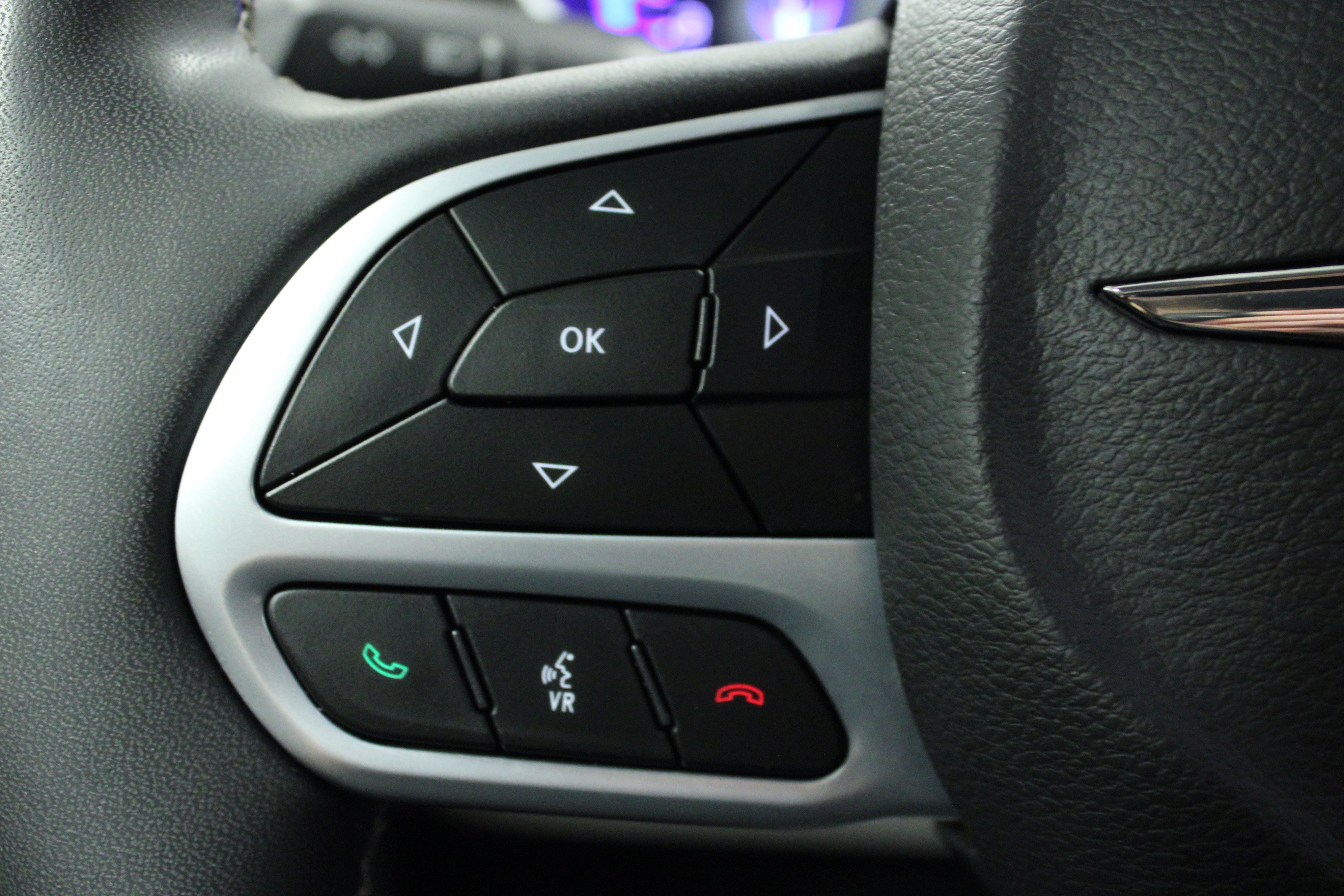 Used 2023 Chrysler Pacifica Touring-L FWD image 21