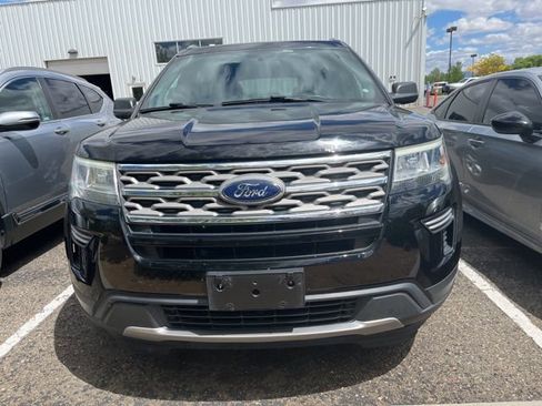Used 2018 Ford Explorer XLT image 6