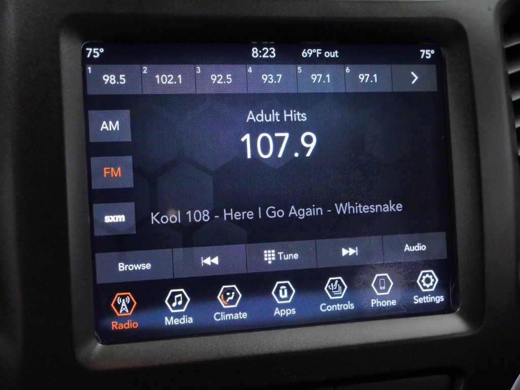 Used 2019 Jeep Cherokee Trailhawk w/ Cold Weather Group AWD/4WD image 24