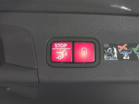 Certified 2025 Mercedes-Benz GLS 450 4MATIC image 33