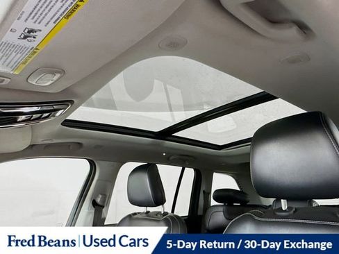 Used 2023 Jeep Grand Cherokee Limited image 25