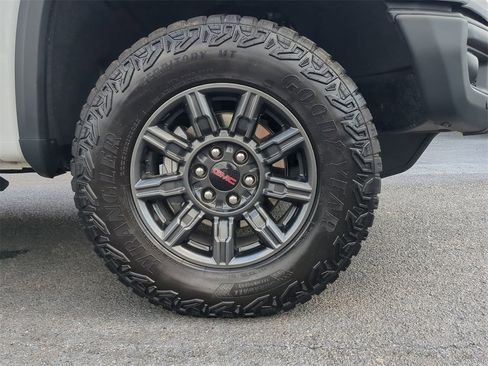 Used 2024 GMC Sierra 1500 AT4X image 11