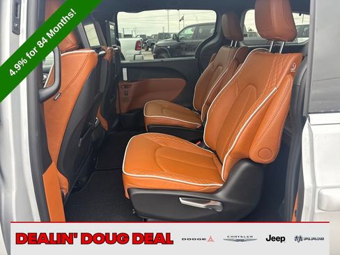 New 2026 Chrysler Pacifica Pinnacle image 28