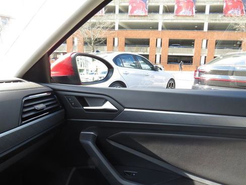 Used 2023 Volkswagen Jetta SE w/ Panoramic Sunroof Package image 17