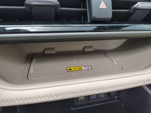 Used 2023 Toyota Highlander XLE AWD/4WD image 38