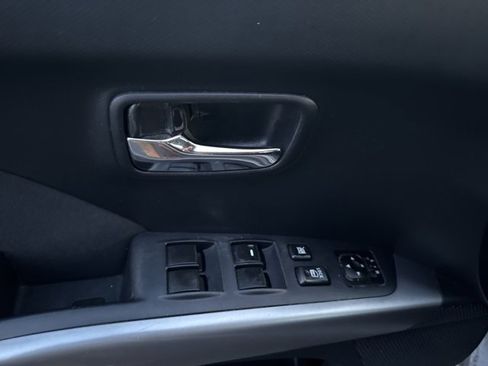 Used 2012 Mitsubishi Outlander ES image 17