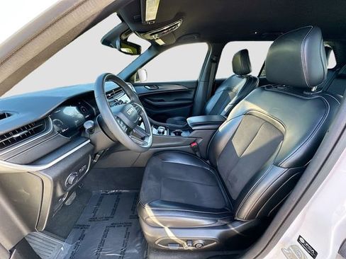 Used 2023 Jeep Grand Cherokee Altitude image 20