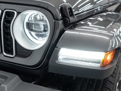 Used 2025 Jeep Wrangler Unlimited Sahara w/ Safety Group AWD/4WD image 36