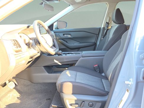 Used 2026 Nissan Rogue SV w/ Cold Weather Package FWD image 9