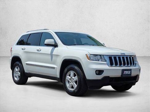 Used 2012 Jeep Grand Cherokee Laredo w/ Laredo E Group AWD/4WD image 3