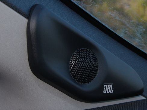 New 2026 Toyota Prius Plug-In Hybrid FWD image 17