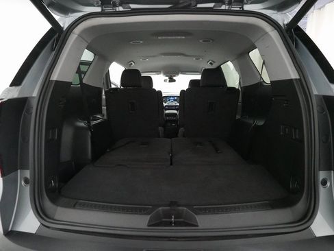 Used 2023 GMC Acadia SLE w/ Driver Convenience Package image 10