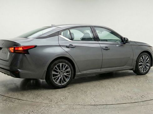 Used 2025 Nissan Altima 2.5 SV image 9