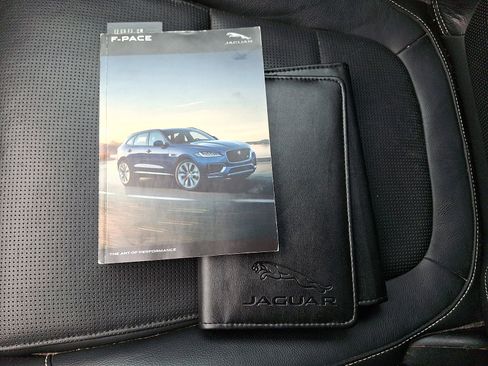 Used 2020 Jaguar F-PACE R-Sport image 27