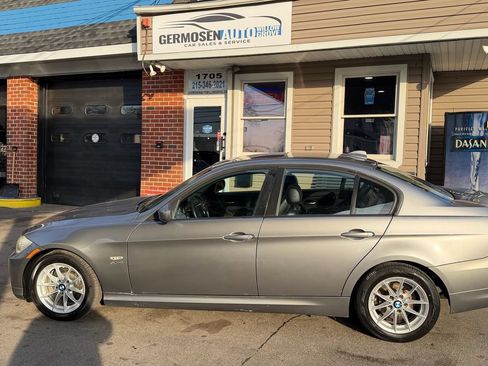 Used 2010 BMW 328i xDrive Sedan w/ Premium Pkg AWD/4WD image 3