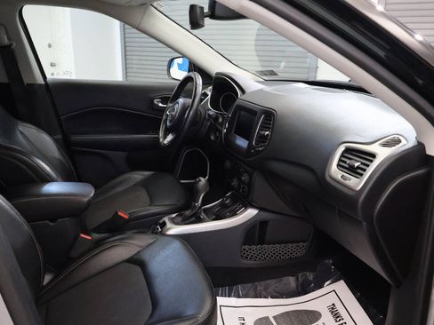 Used 2019 Jeep Compass Latitude w/ Popular Equipment Group AWD/4WD image 17