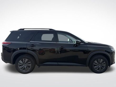 Used 2024 Nissan Pathfinder SV image 8