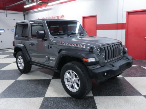 Used 2021 Jeep Wrangler Sport AWD/4WD image 3