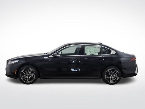 Used 2026 BMW 530i xDrive w/ Premium Package AWD/4WD image 2
