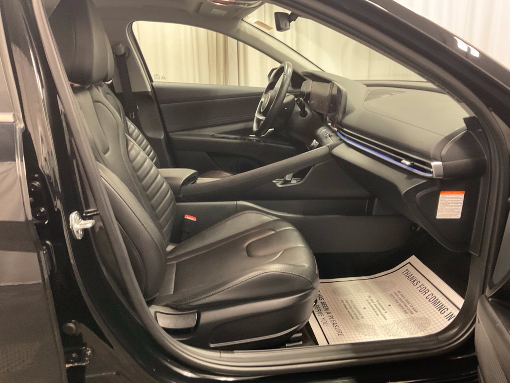 Used 2025 Hyundai Elantra Limited FWD image 12