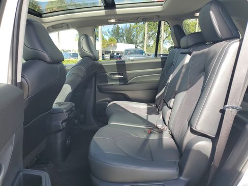 Used 2024 Toyota Grand Highlander XLE image 14