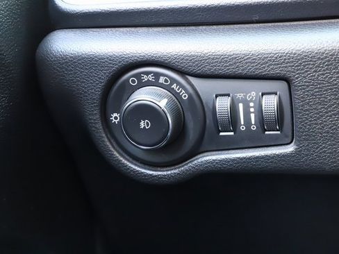 Used 2020 Chrysler Pacifica Touring-L w/ Advanced Safetytec Group image 41