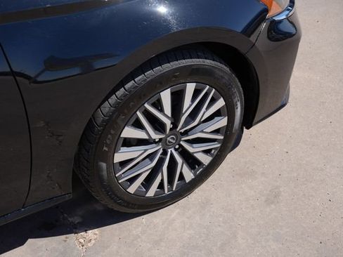 Used 2025 Nissan Altima 2.5 SV image 9