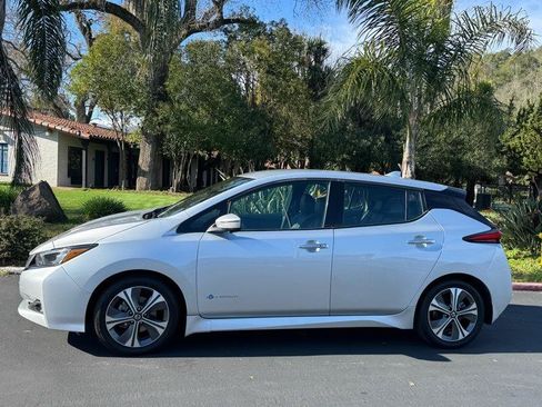 Used 2019 Nissan Leaf SL w/ SL Technology Package FWD image 2