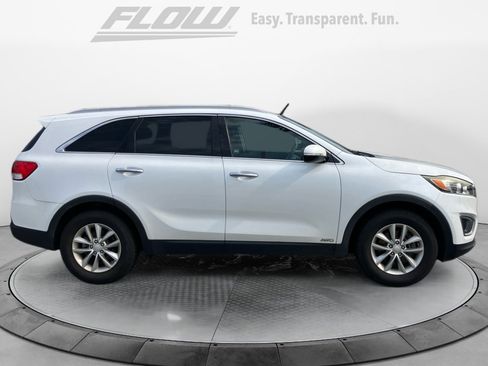 Used 2017 Kia Sorento AWD image 10