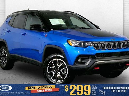 Used 2025 Jeep Compass Trailhawk w/ Trailer Tow Group AWD/4WD image 1